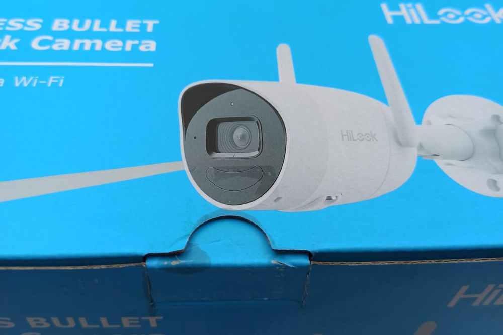 [RESIGILAT] Camera supraveghere IP Wi-Fi Hikvision HiLook IPC-B140HA-D/W(W)-R1, 4 MP, IR 30m, EXIR 2.0, microfon si difuzor, slot card MicroSD, IP66