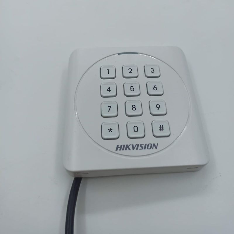 [RESIGILAT] Cititor cartele/Taguri Mifare 13.56 Mhz cu tastaura Hikvision DS-K1801MK