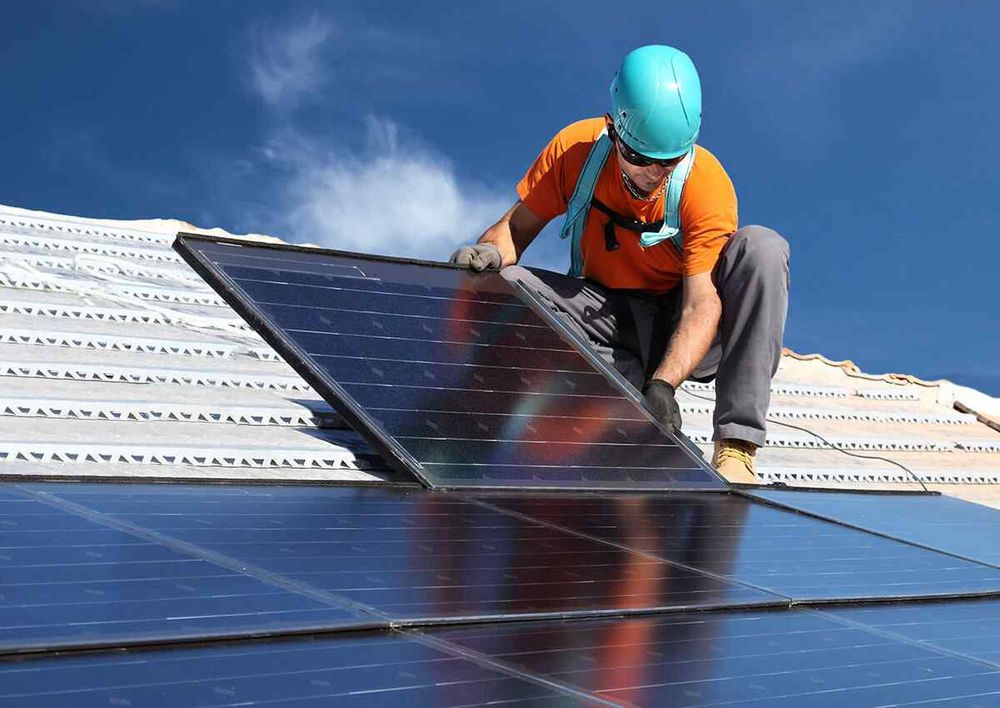 Montaj panouri solare 8KW pe acoperis