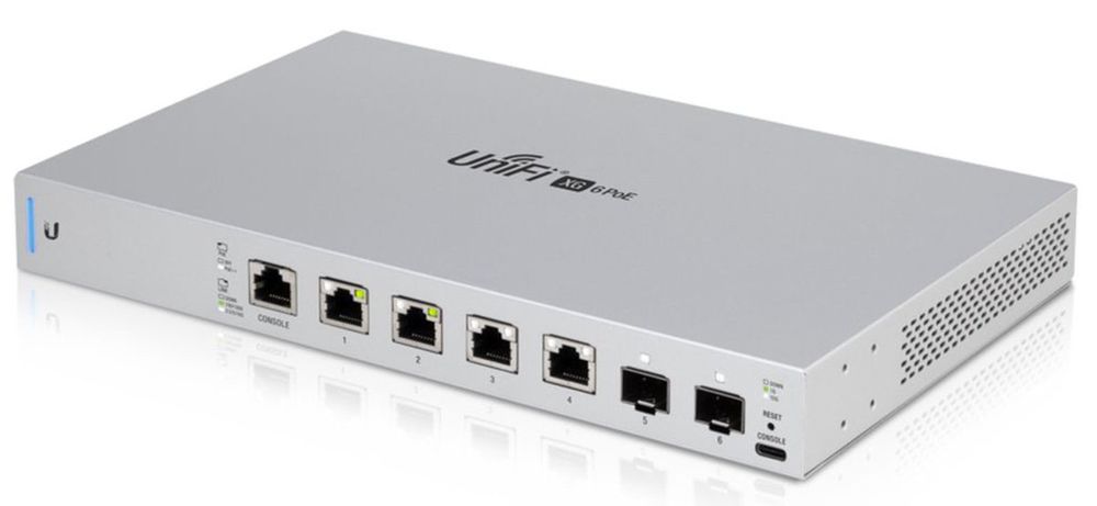 Switch 7 porturi, Ubiquiti US-XG-6POE, 4x 10G PoE, 240W, 2x SFP, 1x Rj45, cu management, montare in rack