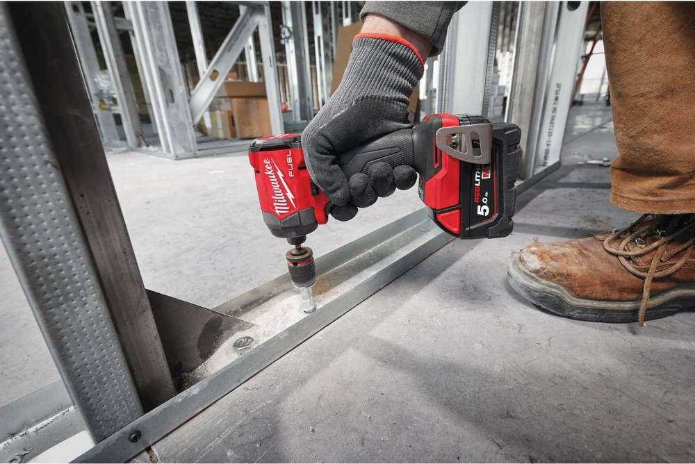 Masina de insurubat cu impact si acumulator Milwaukee M18 FID3
