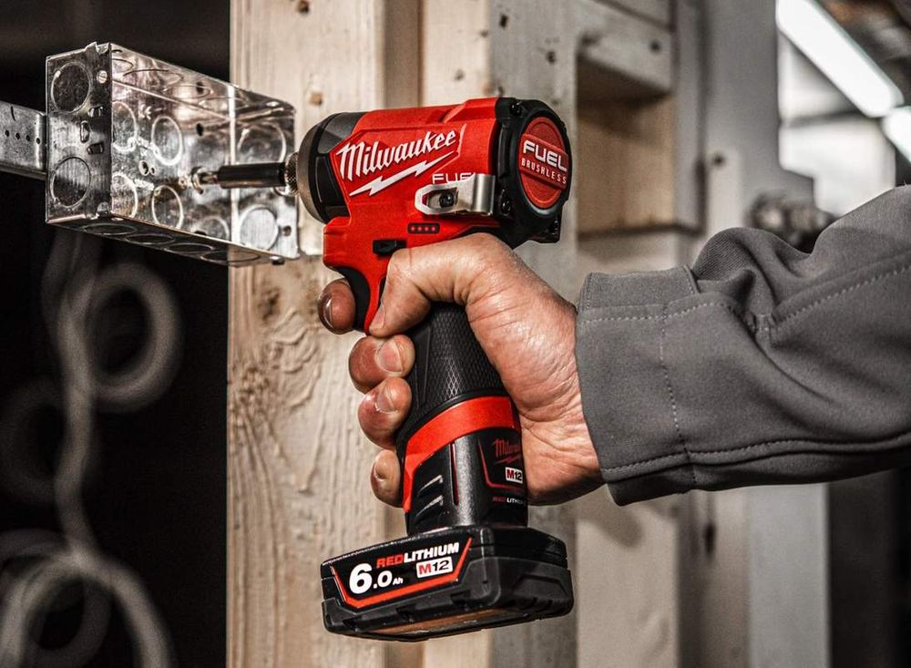 Masina de insurubat cu impact Milwaukee Drive Control M12 FID2-0
