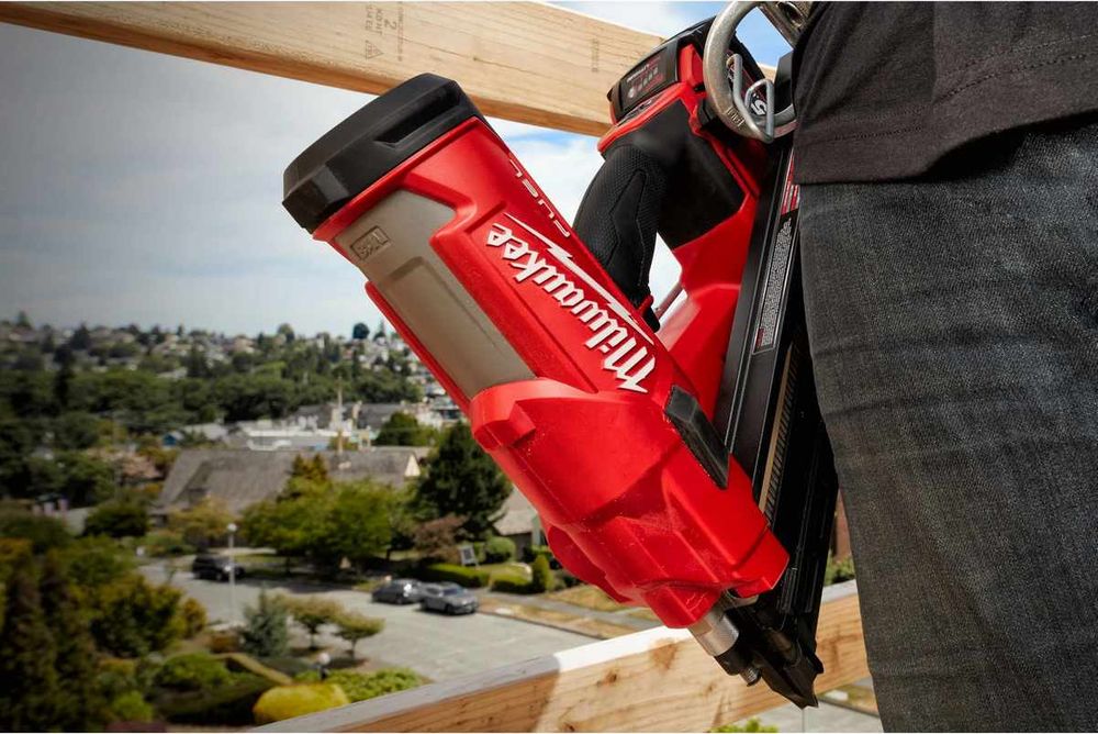 Pistol pentru cuie Milwaukee M18 FFN-502C, unghi inclinare 30-34