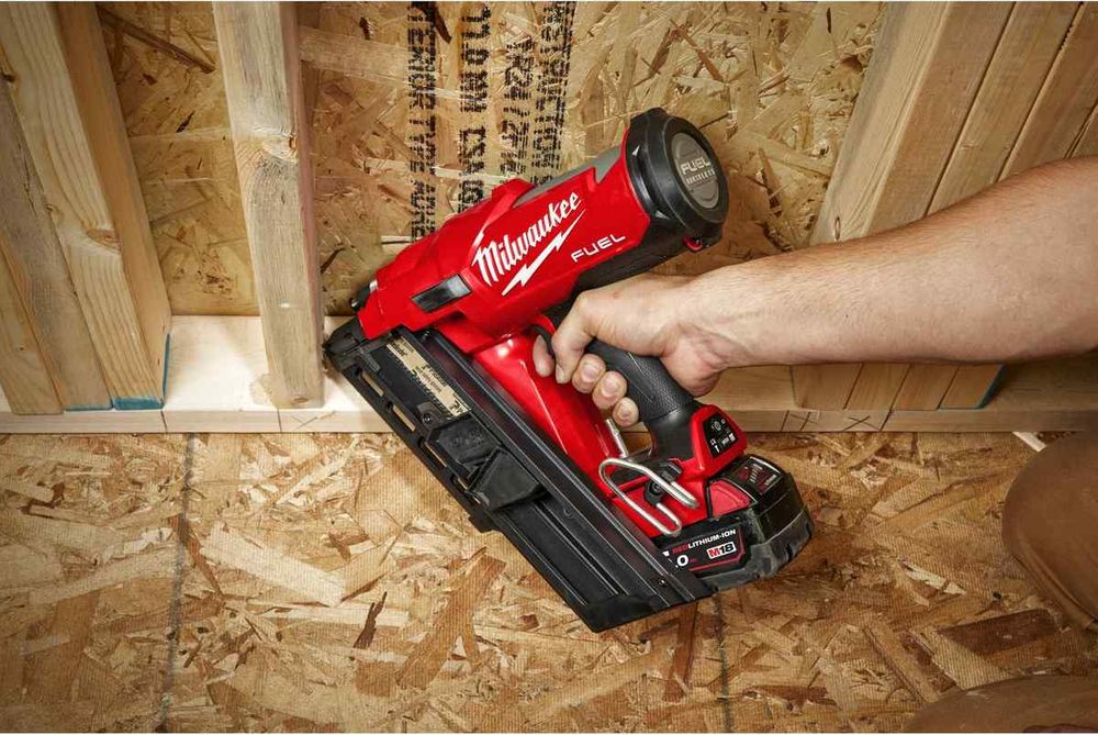 Pistol pentru cuie Milwaukee M18 FFN-502C, unghi inclinare 30-34