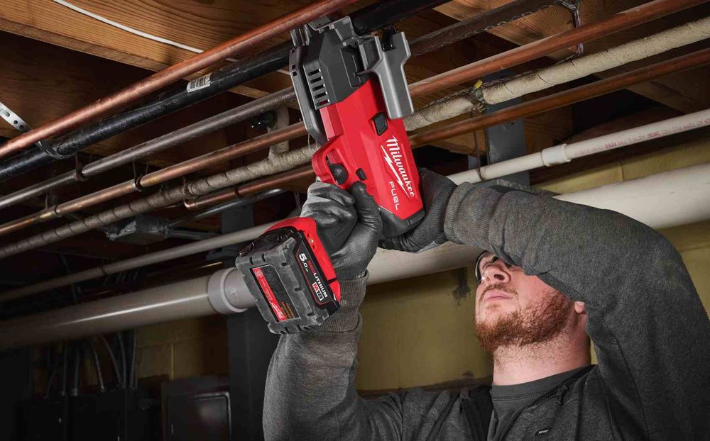 Taietor de teava de otel M18 FUEL Milwaukee, cu acumulator 5Ah