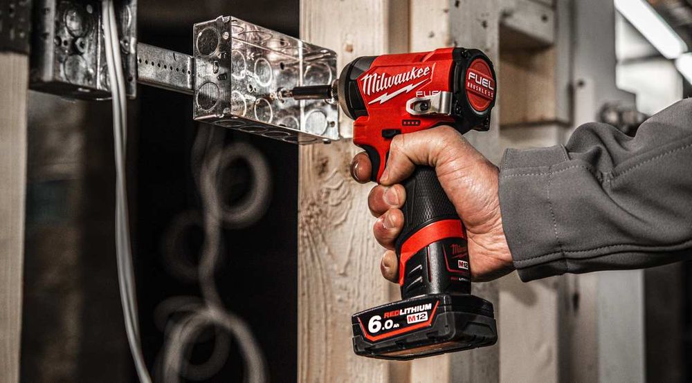 Masina de insurubat cu impact HEX M12 FUEL Milwaukee, subcompacta