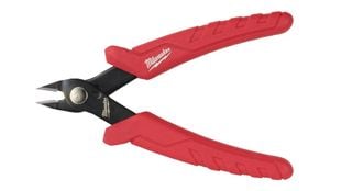 Cleste Milwaukee pentru electricieni, cap inclinat, maner cu arc, 4932499024