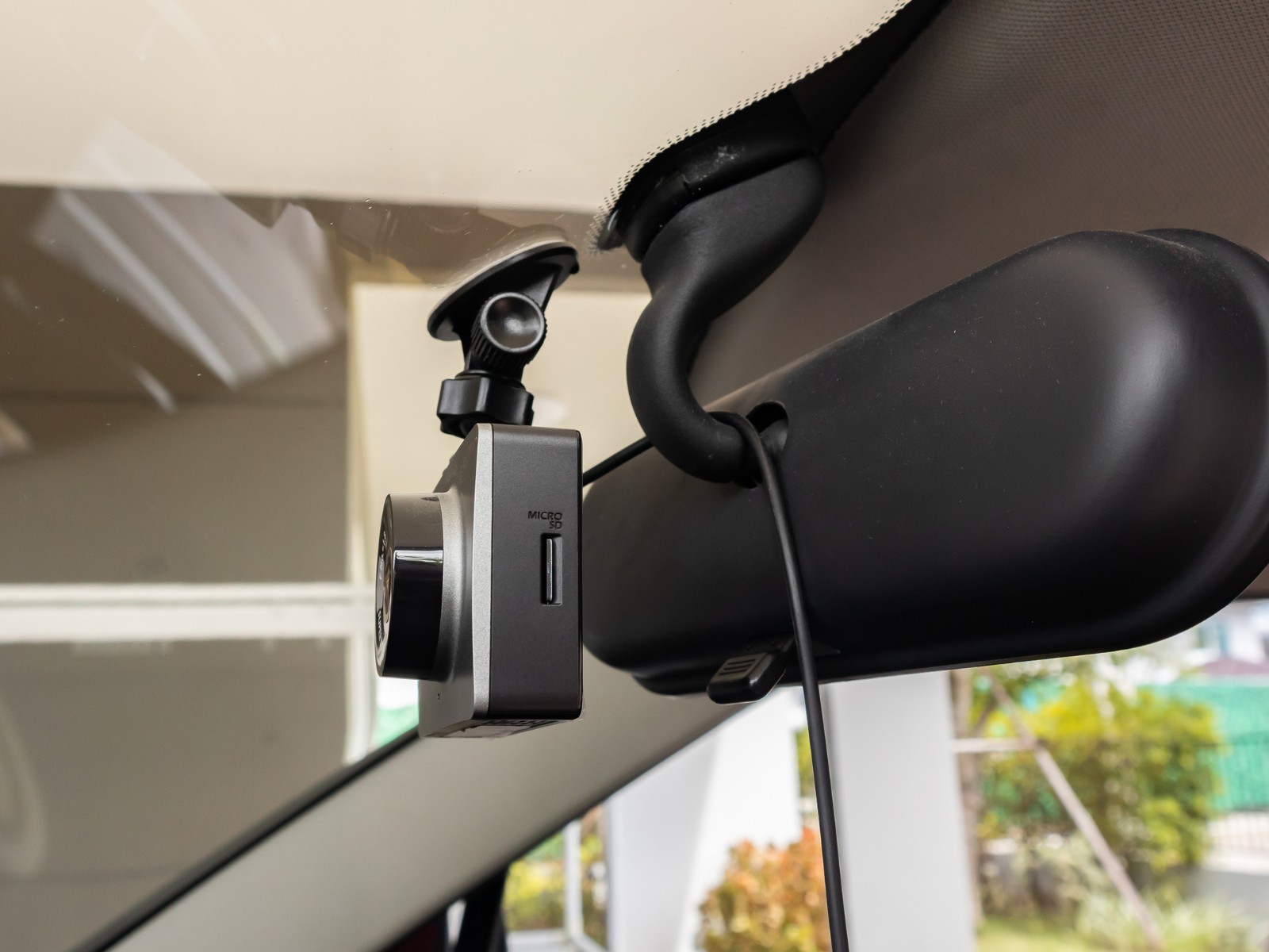 Camera de mord montata pe parbriz