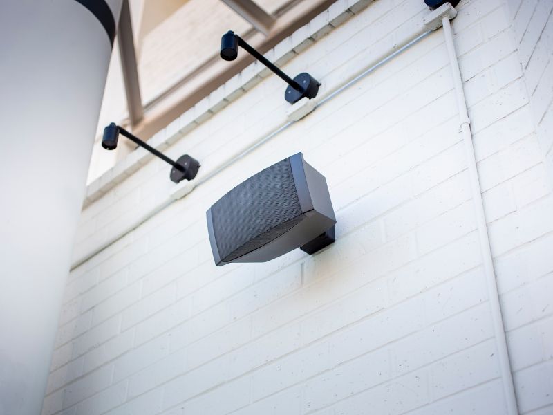 Difuzor de exterior montat pe un perete