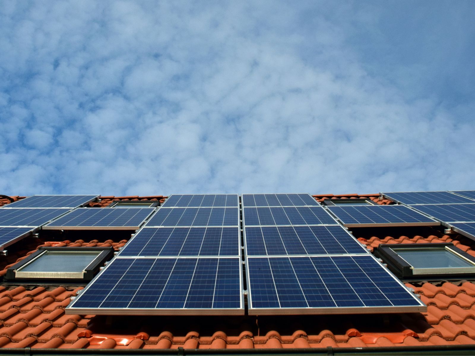 Acoperis cu panouri fotovoltaice