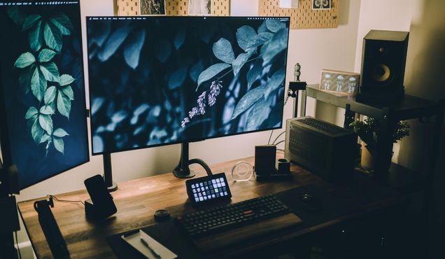 Monitor OLED pentru jocuri cu contrast puternic
