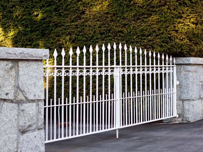 Poarta metalica decorativa pentru uz rezidential