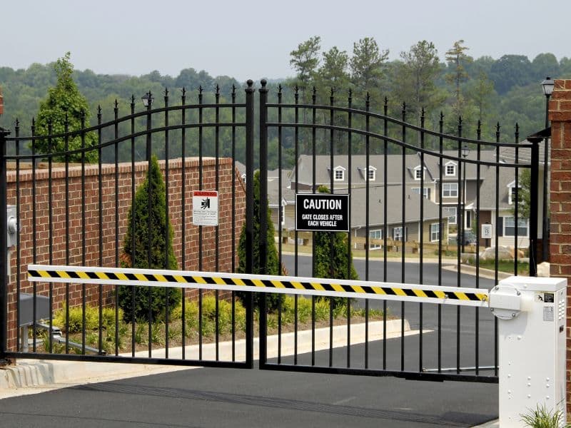 Poarta metalica rezidentiala cu poarta pietonala