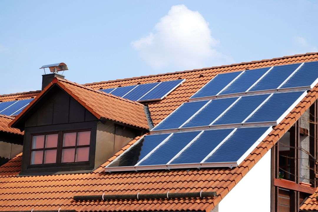 casa cu panouri fotovoltaice