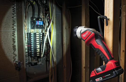 lanterna LED milwaukee