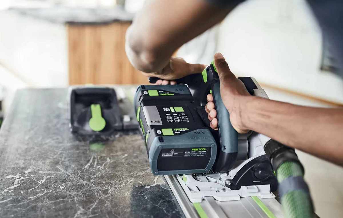 utilizare fierastrau festool