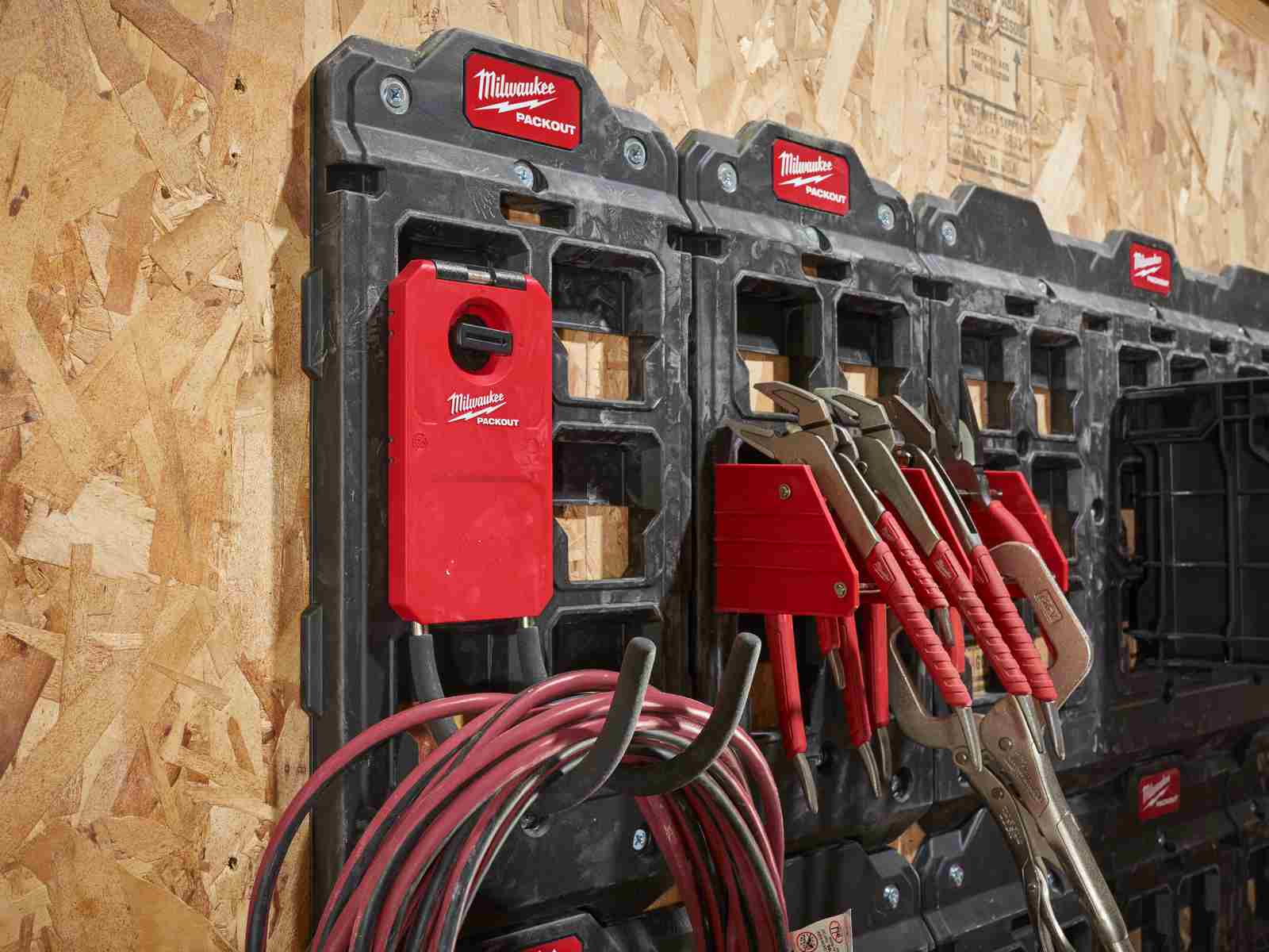 Suport fixare Milwaukee Packout, constructie din polimeri, capacitate 22.7 kg, 4932480621