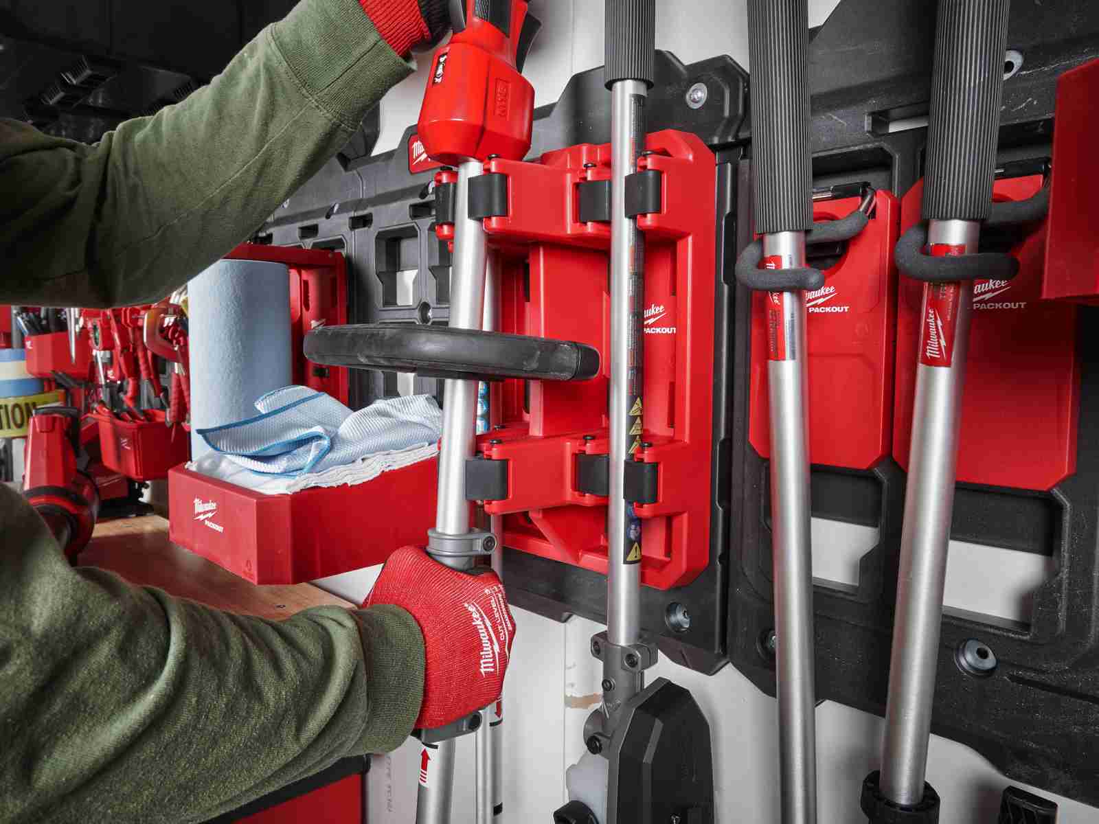 Sistem depozitare Milwaukee Packout, pentru utilaje de gradina Quik-Lok, capacitate 23 kg, 4932480714
