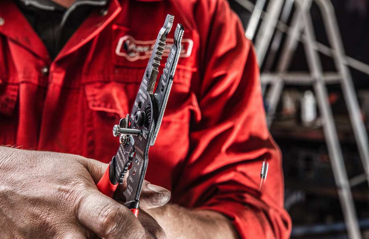 cleste multifunctional dezizolare si sertizare Milwaukee