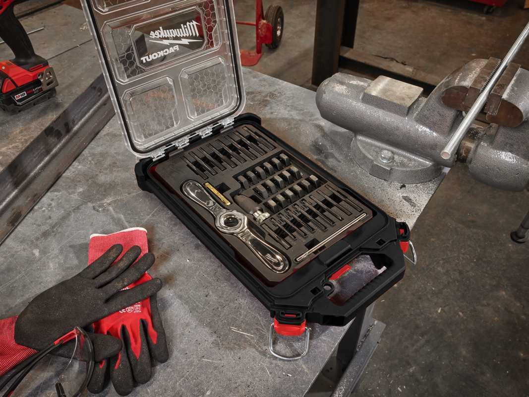 set filiere si tarozi 38 bucati Milwaukee