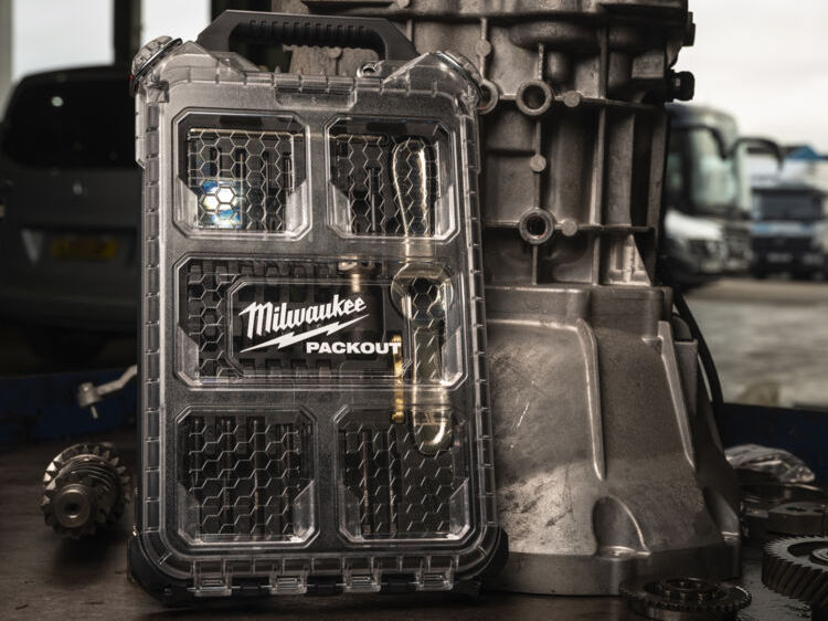 set filiere si tarozi 38 bucati Milwaukee