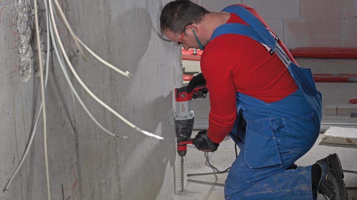 ciocan rotopercutor Milwaukee 3800bpm