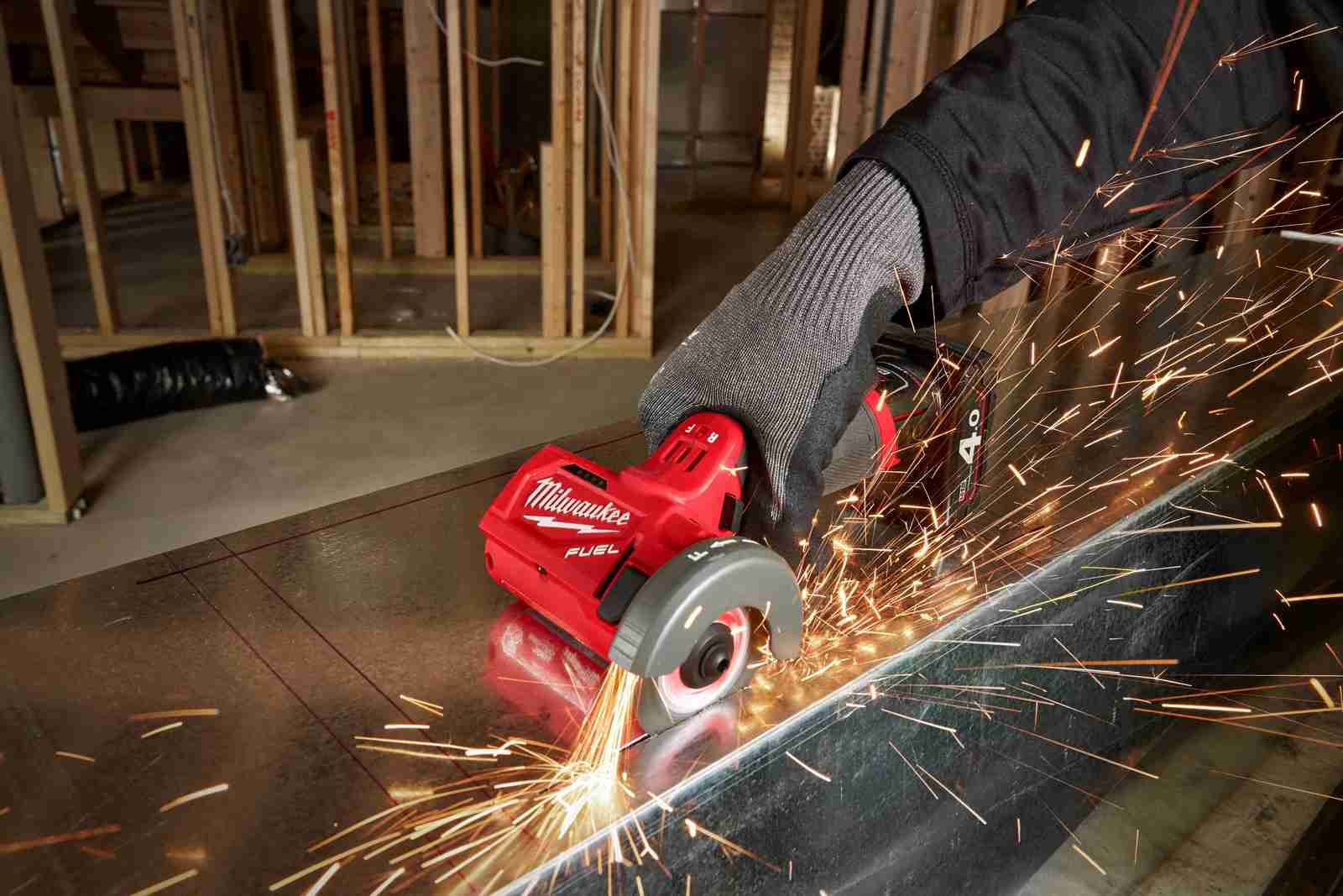 masina debitat materiale Milwaukee