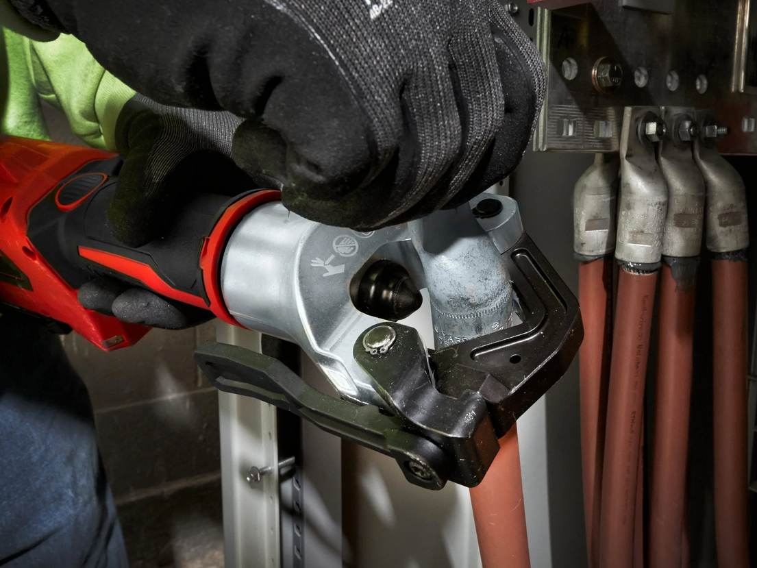 sertizor hidraulic Milwaukee  4933471950