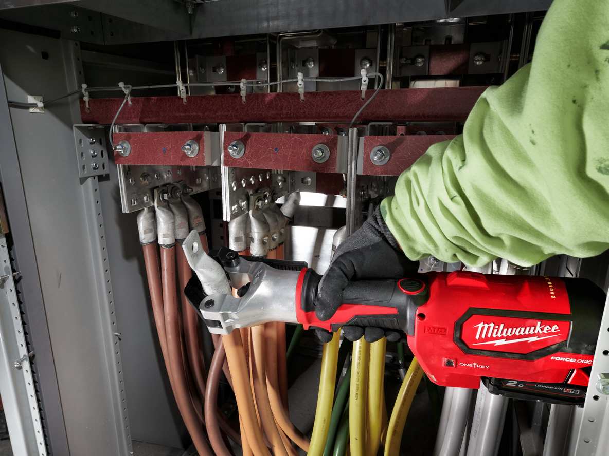 sertizor hidraulic Milwaukee  4933471950