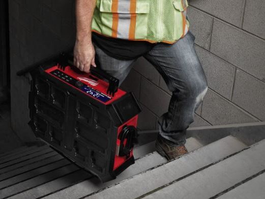 radio Milwaukee M18, 40W, pentru santiere, acumulatori M18 Li-Ion