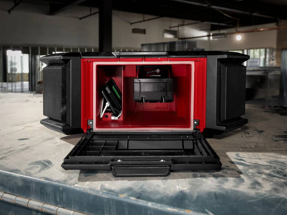 radio Milwaukee M18, 40W, pentru santiere, incarcare USB, Bluetooth 30m