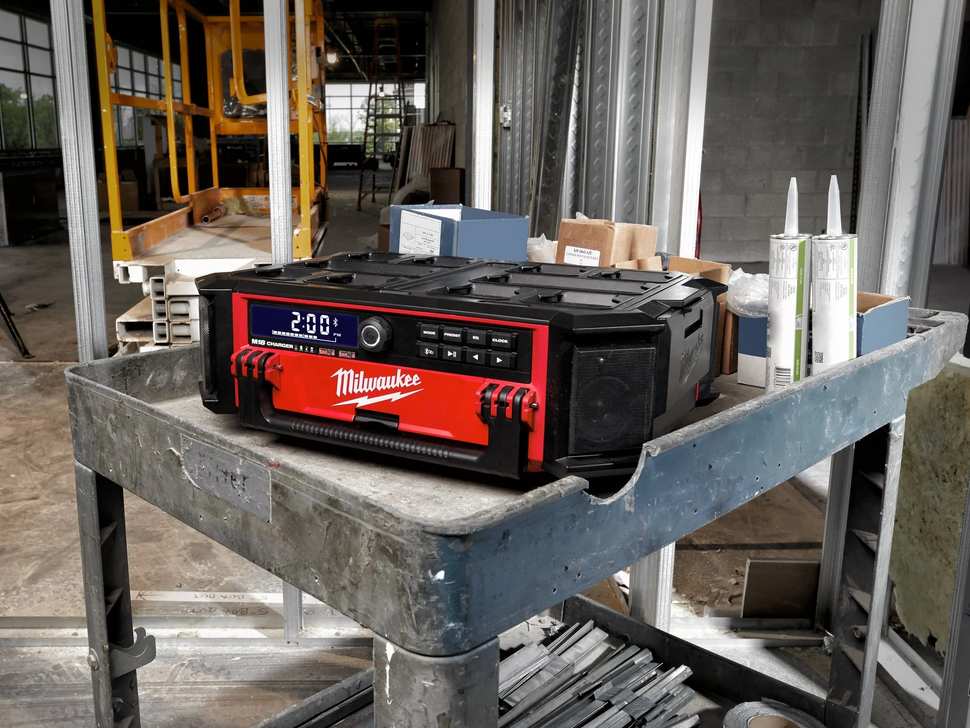 radio Milwaukee M18, 40W, AM FM, difuzoare suround 360°
