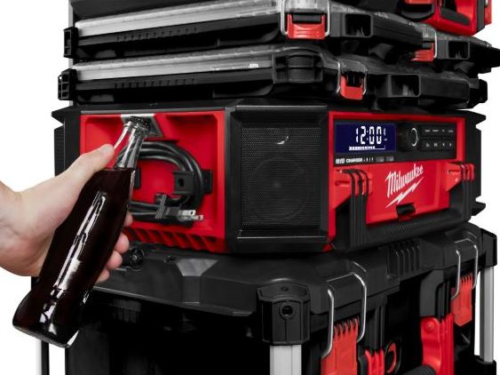 radio Milwaukee M18, 40W, pentru santiere, sistem Packout