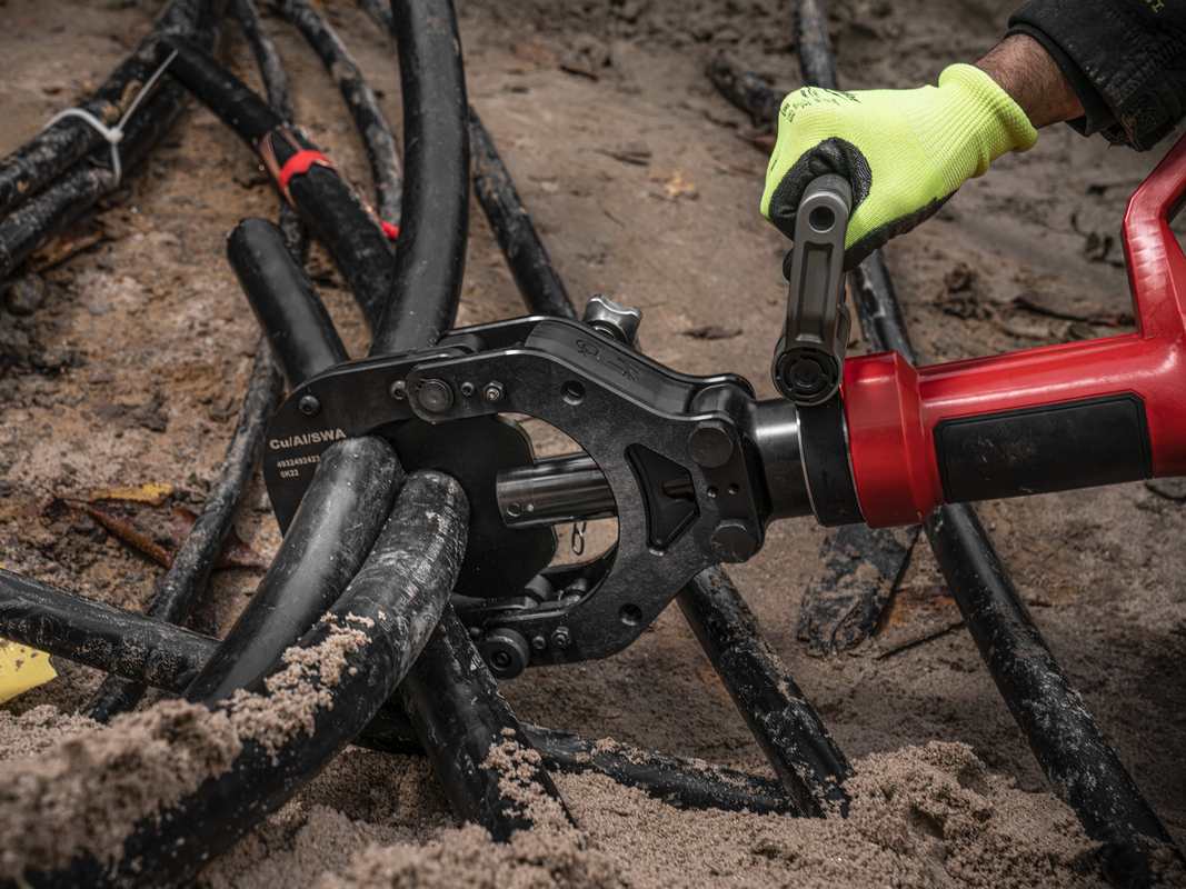 Taietor hidraulic cabluri Milwaukee 4933492419