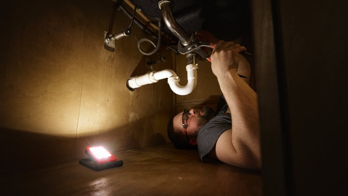 lanterna pliabila LED Milwaukee 500 lumeni, 3 moduri luminare