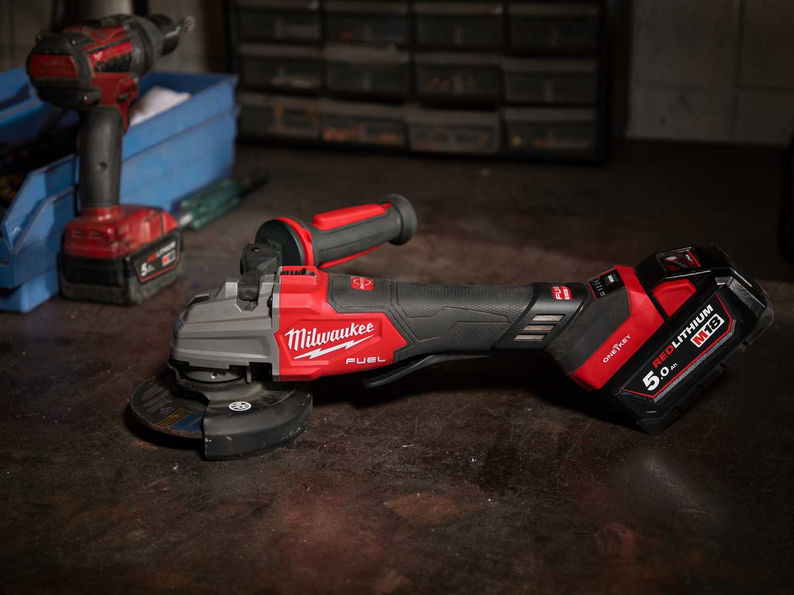 Polizor unghiular Milwaukee M18 FUEL ONE-KEY, 125mm, sistem FIXTEC, 2x acumulatori M18 5Ah, incarcator, cutie depozitare, 4933493553