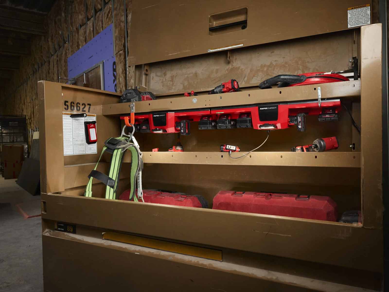 Incarcator magnetic Milwaukee M12-M18 GBC4, 450 lumeni, USB-C 15W, 4933493863