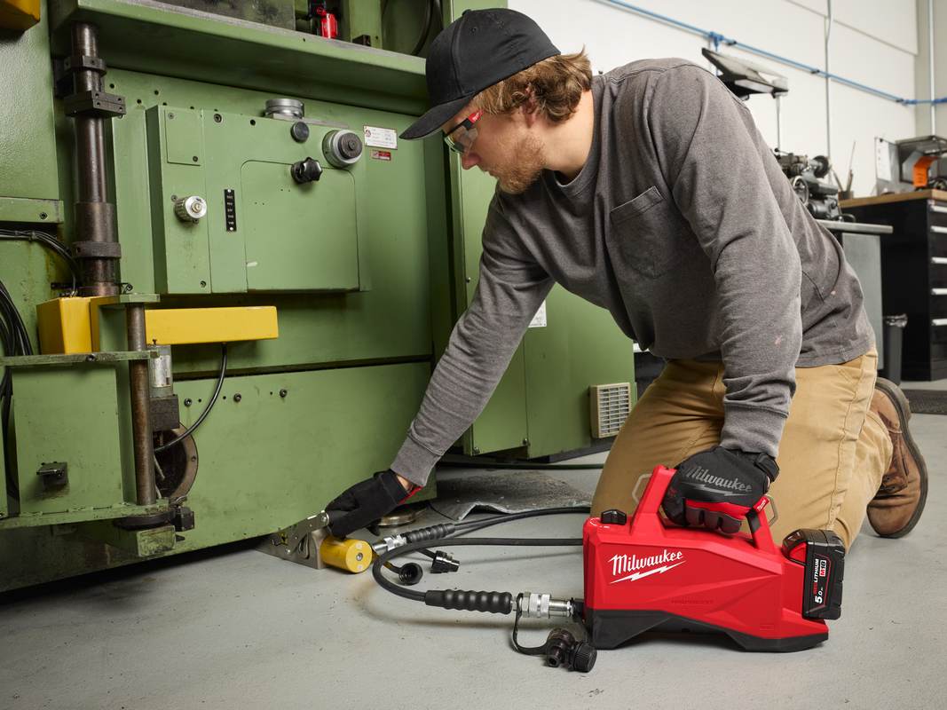 pompa hidraulica Milwaukee 700 bari