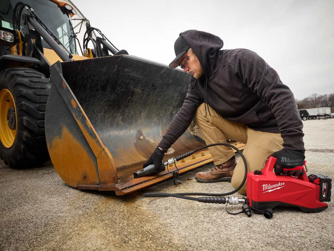 pompa hidraulica Milwaukee 700 bari