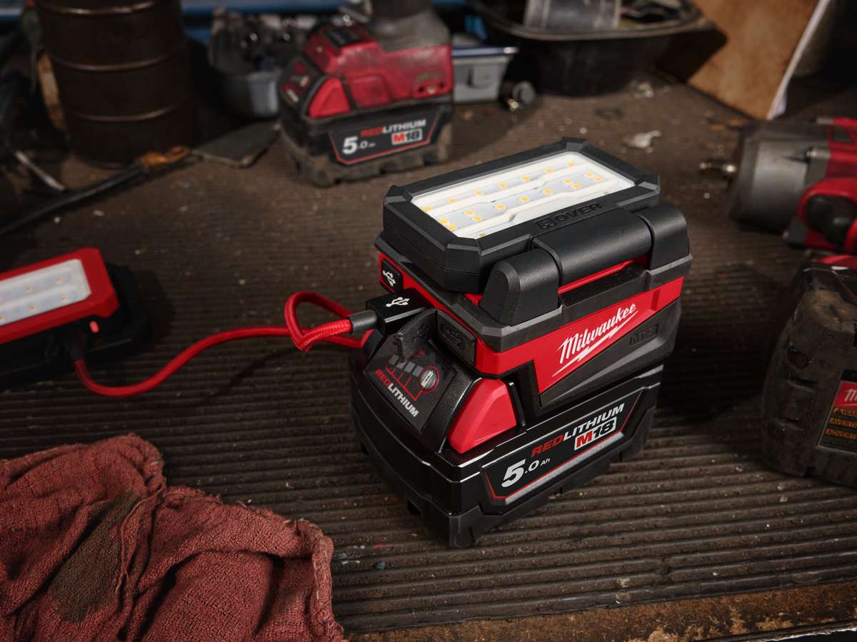 Lampa compacta pivotanta Milwaukee M18 ALIS-0, tehnologie TrueView, 1000 lumeni, 110h functionare, USB A, USB C, IP20, 4933498148