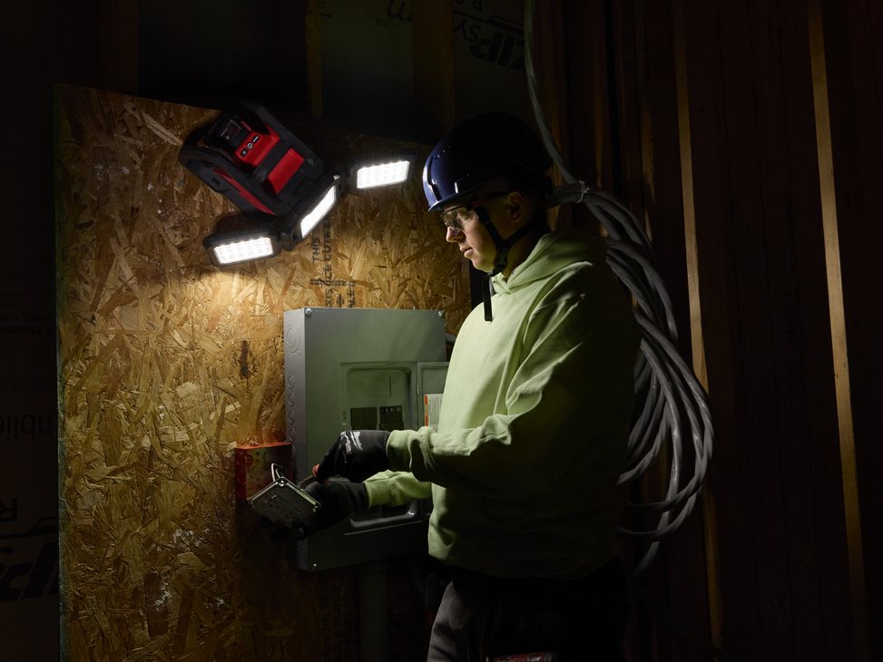 Proiector multidirectional Milwaukee M18 MDTL-0, 4500 lumeni, 3 capete de lumina, baza magnetica, maner transport, rezistent la impact, IP20, 4933498149