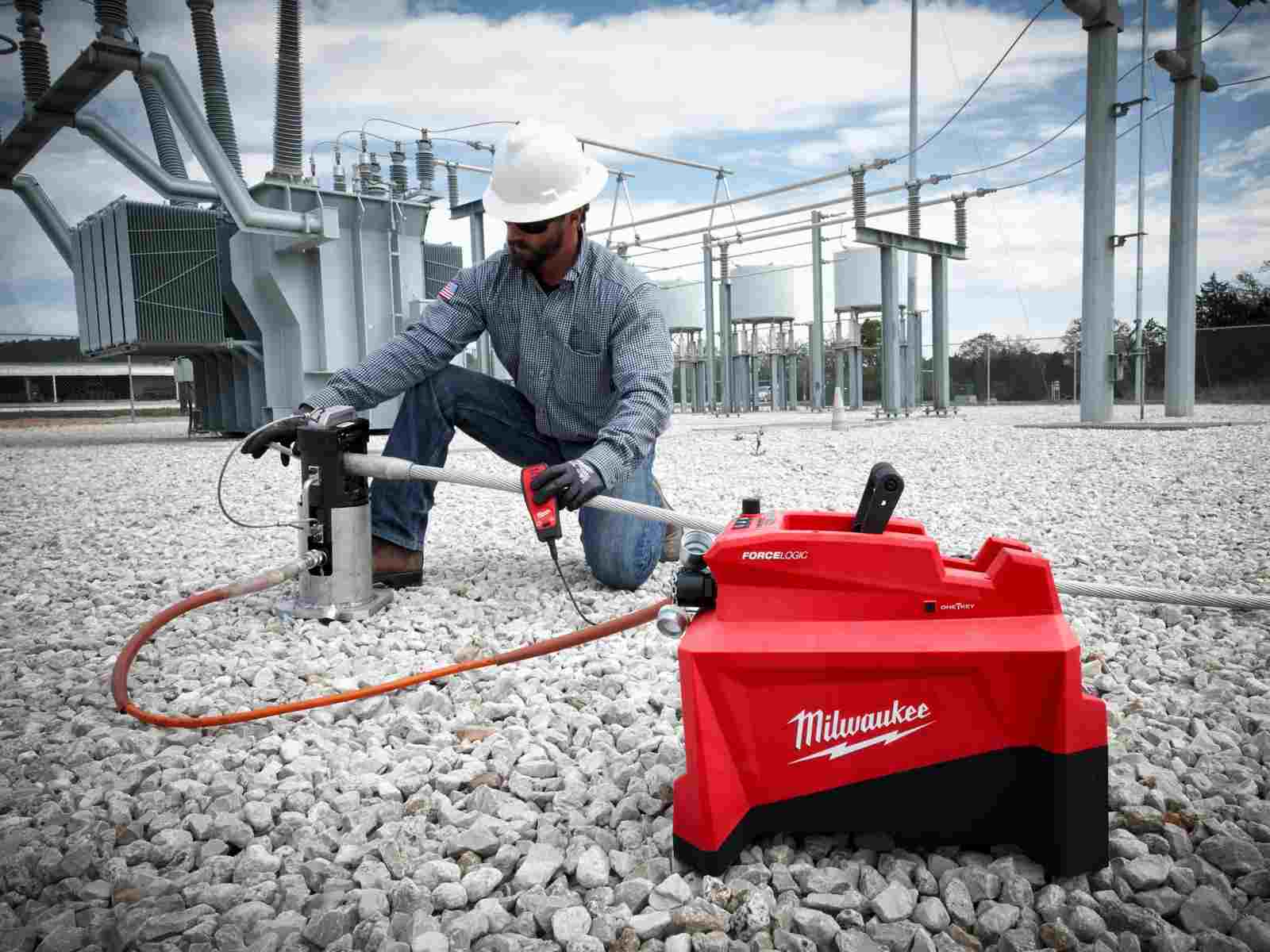 Pompa hidraulica utilitara Milwaukee M18 HUP700-121, 700 bari, rezervor 1.6L, motor fara perii, cablu 1.8m, 1x acumulator, 1x incarcator, tehnologie One Key, IP54, 4933499335