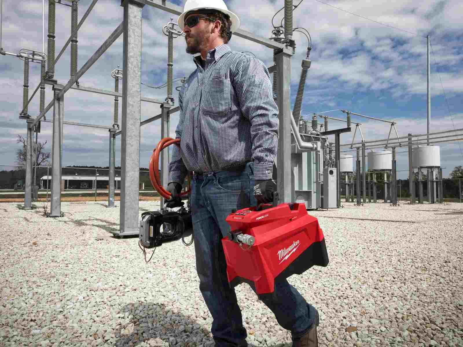 Pompa hidraulica utilitara Milwaukee M18 HUP700-121, 700 bari, rezervor 1.6L, motor fara perii, cablu 1.8m, 1x acumulator, 1x incarcator, tehnologie One Key, IP54, 4933499335