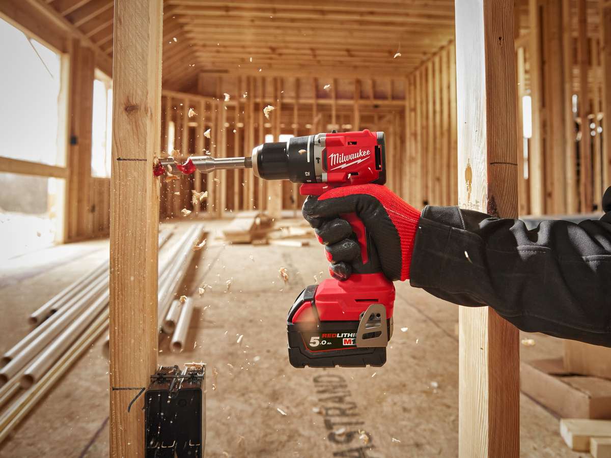 Masina de gaurit compacta Milwaukee M18 BLPDRCMC-402C, motor fara perii, 145mm, 2x acumulatori 4Ah, incarcator M12-M18, carcasa protectie, 4933499458