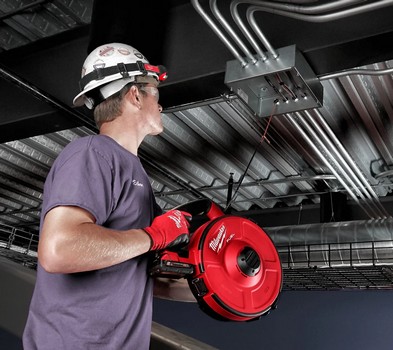 dispozitiv tras cabluri electrice milwaukee