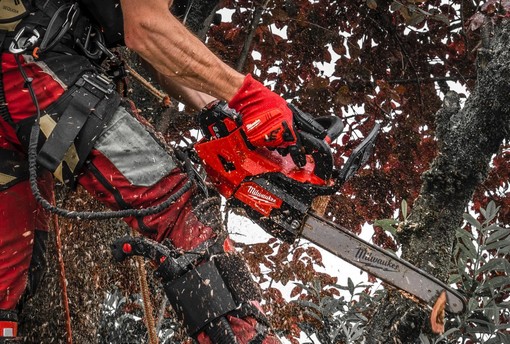 fierastrau cu lant milwaukee m18