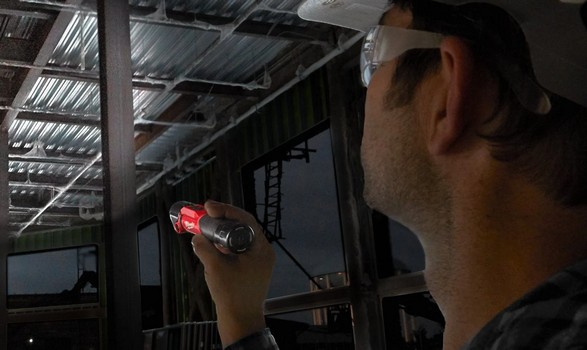 lampa Milwaukee alimentare 