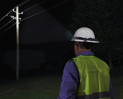 lanterna led pentru cap milwaukee