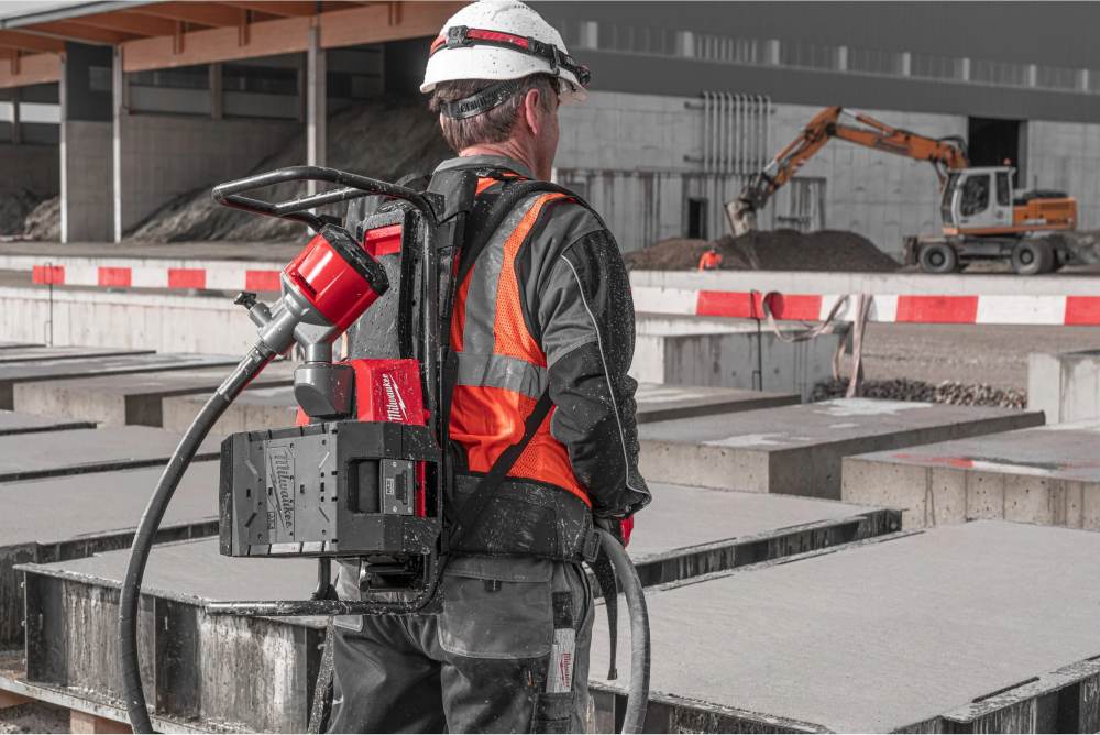 rucsac ergonomic pentru vibratorul Milwaukee