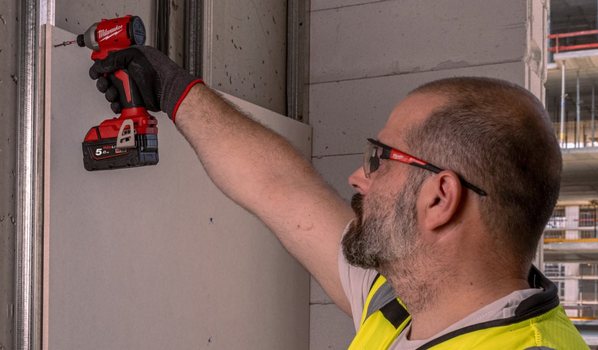 masina de insurubat milwaukee m18